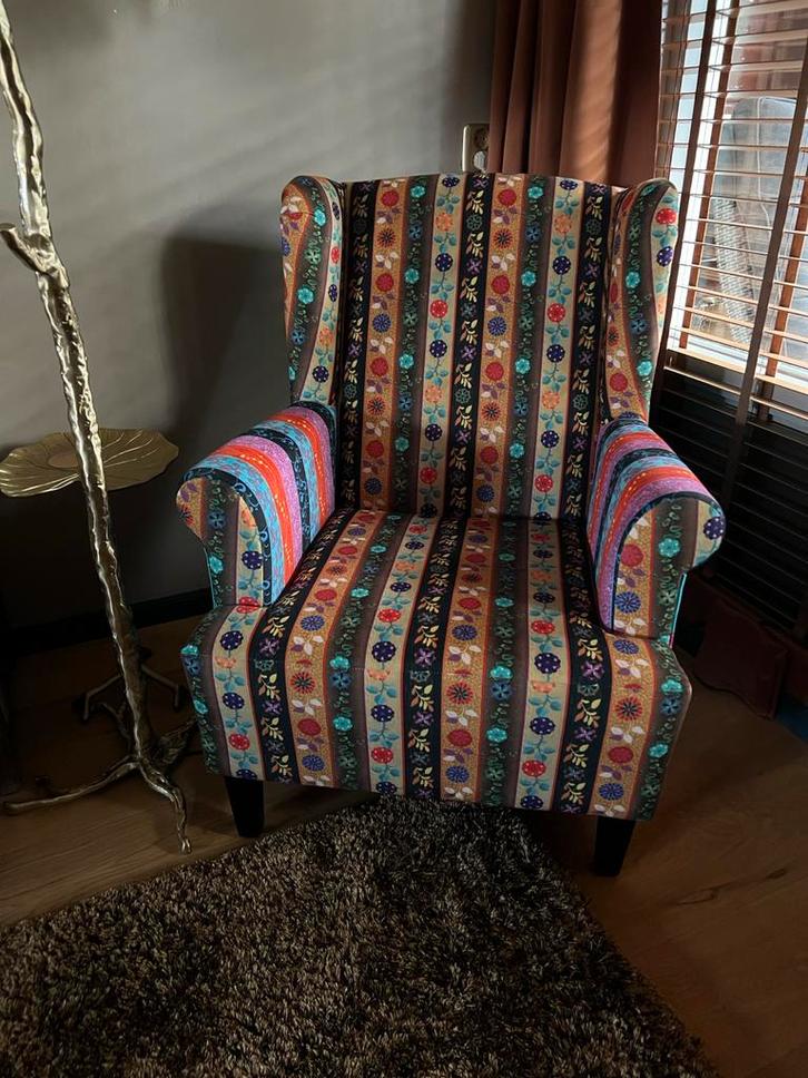 Kleurrijke fauteuil met bloemenmotief, Huis en Inrichting, Fauteuils, Zo goed als nieuw, Stof, 75 tot 100 cm, Minder dan 75 cm