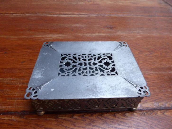 Antiek metalen doosje, Antiek en Kunst, Antiek | Woonaccessoires, Ophalen of Verzenden
