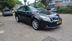 Toyota Avensis 2.0 16V Vvt-i Sedan 2010 Zwart, Auto's, Toyota, Beige, 4 cilinders, Navigatiesysteem, Zwart