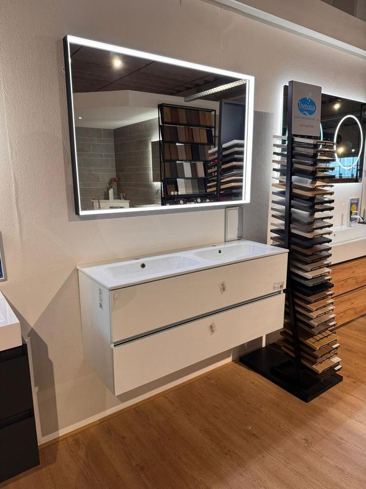 Modern badkamermeubel met dubbele wastafel – nieuw!, Huis en Inrichting, Badkamer | Badkamermeubels, Zo goed als nieuw, Wasbak of Wastafel