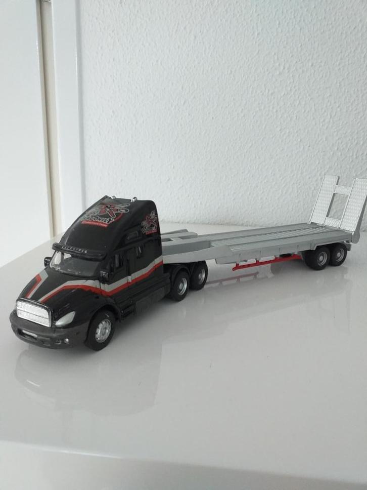 Peterbilt 1/64 +MAN 1/72 = € 10, Hobby en Vrije tijd, Modelauto's | 1:50, Gebruikt, Bus of Vrachtwagen, Overige merken, Ophalen of Verzenden