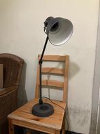 IKEA HEKTAR bureaulamp met oplaaddock, Huis en Inrichting, Lampen | Tafellampen, Ophalen, 50 tot 75 cm, Zo goed als nieuw, Metaal