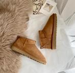 UGG Ultra Mini!, Nieuw, Pantoffels of Sloffen, Ophalen of Verzenden, Wit