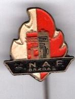 Z.N.A.F. kachels en haarden zilverkleurig speldje ( M_098a ), Verzenden, Zo goed als nieuw, Merk, Speldje of Pin