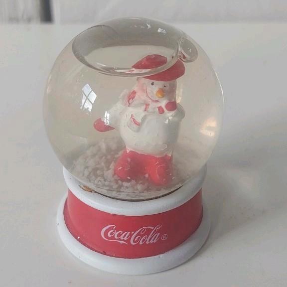 Kleine Sneeuwbol Coca-cola schudbol coca-cola Cocacola, Verzamelen, Merken en Reclamevoorwerpen, Zo goed als nieuw, Gebruiksvoorwerp
