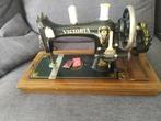Antieke naaimachine compleet met koffer Victoria, Ophalen