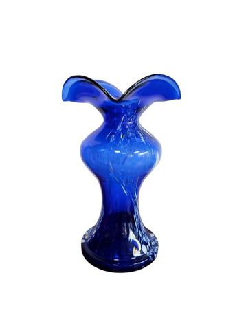 Blauw glazen vaas beschikbaar voor biedingen