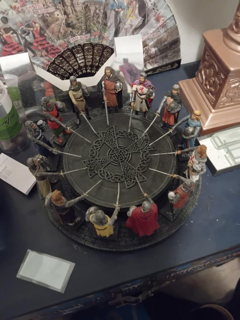 Beeld van koning Arthur & de ridders van de ronde tafel, Ophalen of Verzenden