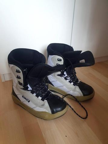 Snowboard schoenen mt 42 incl tas beschikbaar voor biedingen