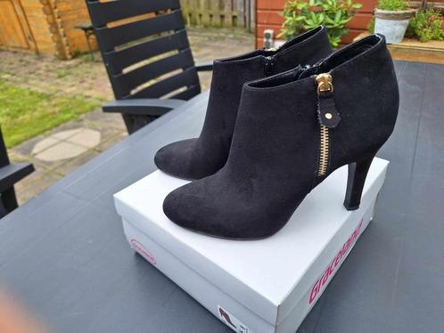 Leuk kort laarsje met hoge hak maat 38 !!, Kleding | Dames, Schoenen, Zo goed als nieuw, Zwart, Ophalen of Verzenden