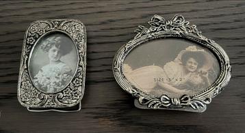 2 Vintage verzilverde Fotolijstjes beschikbaar voor biedingen