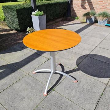 Ronde tafel diameter 80 cm, hoogte 73 cm