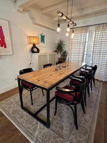 Prachtige eettafel (6-10 zitplaatsen) beschikbaar voor biedingen