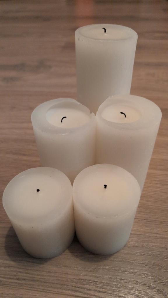 Witte Kaarsen Set, gebruikt, Huis en Inrichting, Woonaccessoires | Kandelaars en Kaarsen, Kaars, Minder dan 25 cm, Wit, Crème