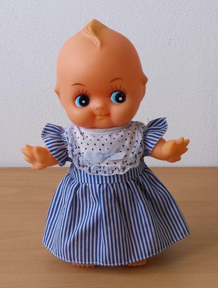 Kewpie Poppetje met jurk - 22,5 cm hoog, Verzamelen, Poppen, Gebruikt, Pop, Ophalen of Verzenden