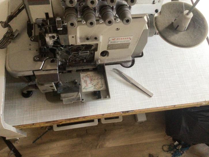 5 draads overlock machine, Hobby en Vrije tijd, Naaimachines en Toebehoren, Gebruikt, Lockmachine, Overige merken, Industrieel