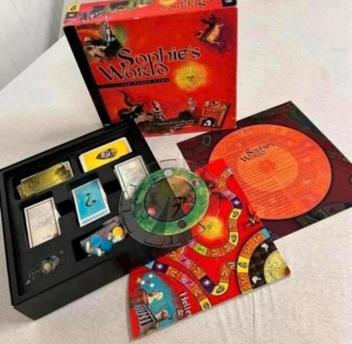 Sophie's World The Board Game 1998 bordspel compleet + doos, Hobby en Vrije tijd, Gezelschapsspellen | Bordspellen, Zo goed als nieuw