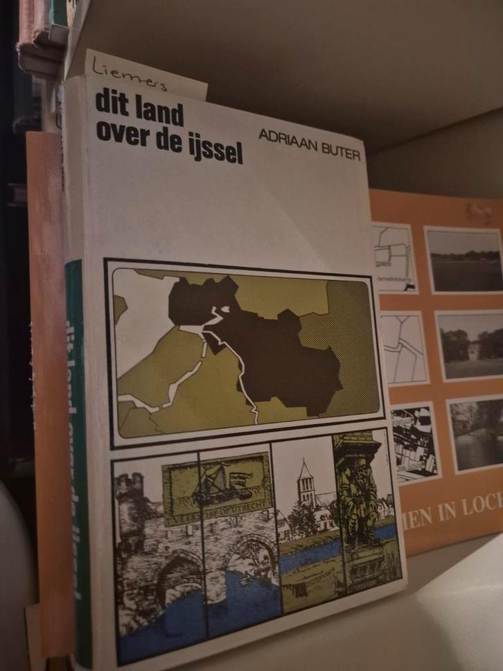 Dit land over de IJssel - Adriaan Buter - Gelderland, Boeken, Streekboeken en Streekromans, Gelezen, Gelderland, Ophalen of Verzenden