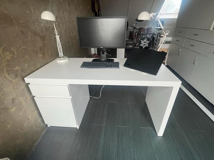 Ikea Malm bureau - 140x65 cm, Huis en Inrichting, Bureaus, Gebruikt, Bureau, Ophalen