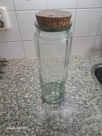Vintage Glazen Pot met Kurk. Hoogte 30 cm. Diameter 10 cm beschikbaar voor biedingen