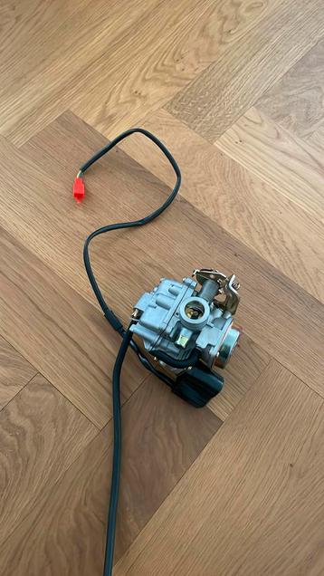 Een carburateur beschikbaar voor biedingen