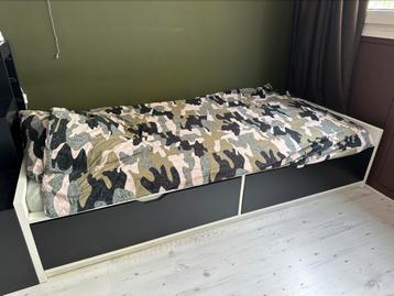Eenpersoonsbed met 2 lades 200x90 beschikbaar voor biedingen