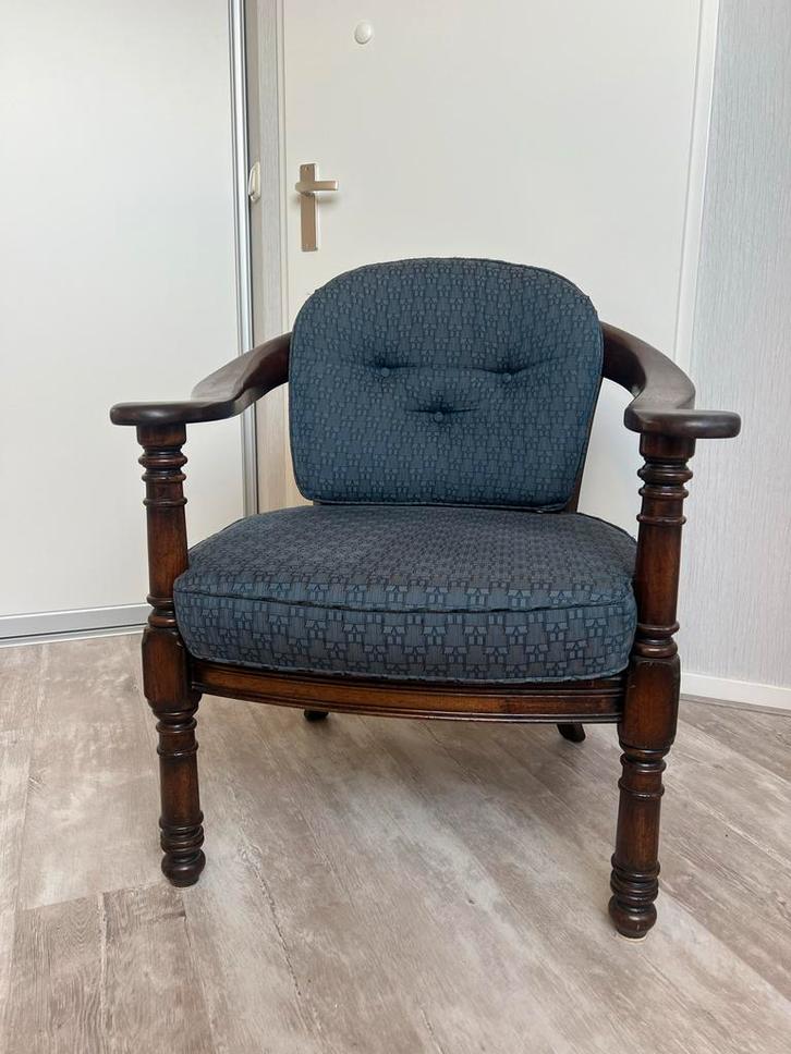 Engelse stoel met kussen, Huis en Inrichting, Stoelen, Gebruikt, Eén, Hout, Blauw, Ophalen