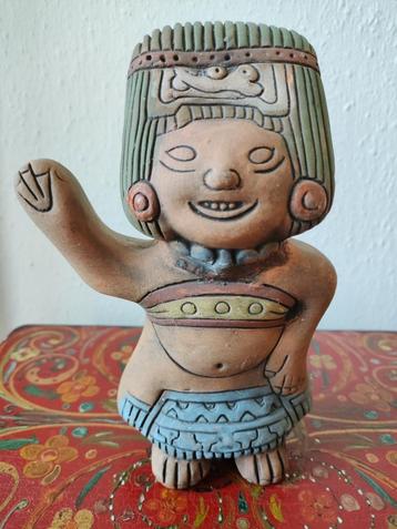 Prachtig terracotta beeld met mooie, gekleurde decoratie  beschikbaar voor biedingen