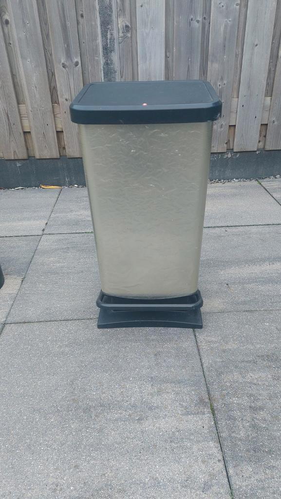 Vuilnisbak met Pedaal, Huis en Inrichting, Woonaccessoires | Prullenbakken, Gebruikt, Kunststof, 50 tot 75 cm, 30 tot 40 liter