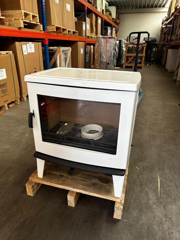 SHOWROOM MODEL SAEY PEAK WIT EMAILLE, Huis en Inrichting, Kachels, Nieuw, Vrijstaand, Houtkachel, Hout, Ophalen