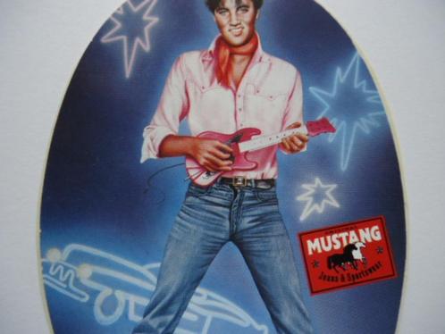 sticker oud Mustang jeans Elvis Presley strip pop legend, Verzamelen, Stickers, Zo goed als nieuw, Bedrijf of Vereniging, Verzenden