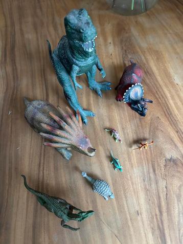 Dino beeldjes beschikbaar voor biedingen