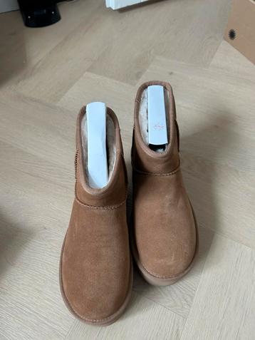 UGG Classic Ultra Mini Platform beschikbaar voor biedingen