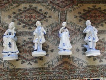 4 beeldjes van porselein puntgaaf fraai  beschikbaar voor biedingen