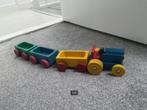 vintage antiek houten speelgoed tractor met 3 karretjes, Ophalen of Verzenden