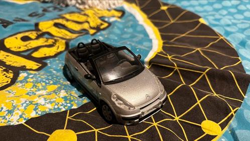 Maisto 1/24 Citroën Pluriel, Hobby en Vrije tijd, Modelauto's | 1:24, Zo goed als nieuw, Maisto, Ophalen of Verzenden