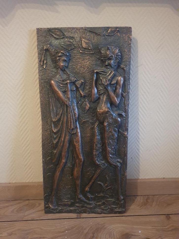 Brons kleurige gipsen plaquette met een Faun en een Nimf, Antiek en Kunst, Kunst | Beelden en Houtsnijwerken, Ophalen of Verzenden