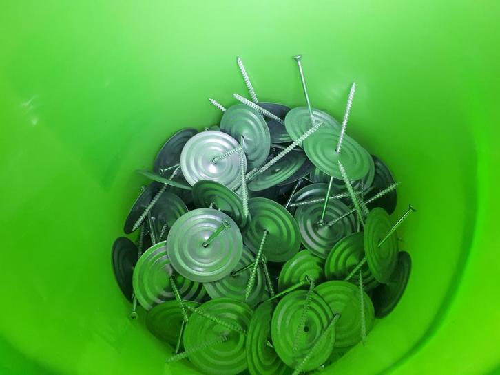 DAKPLAAT SCHROEVEN 14 CM EN ISOLATIESCHIJVEN 70 MM., STAAL  , Doe-het-zelf en Verbouw, IJzerwaren en Bevestigingsmiddelen, Nieuw