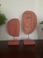 Houten gezichten, Ophalen of Verzenden, Zo goed als nieuw