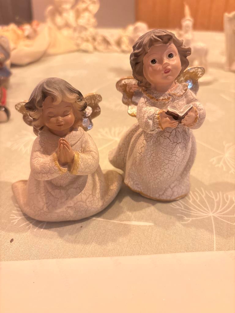 Twee schattige engelenbeeldjes, Ophalen of Verzenden, Zo goed als nieuw, Kunststof, Engelenbeeld