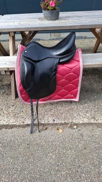 CWD DRESSUURZADEL 18 inch Wijde boom beschikbaar voor biedingen
