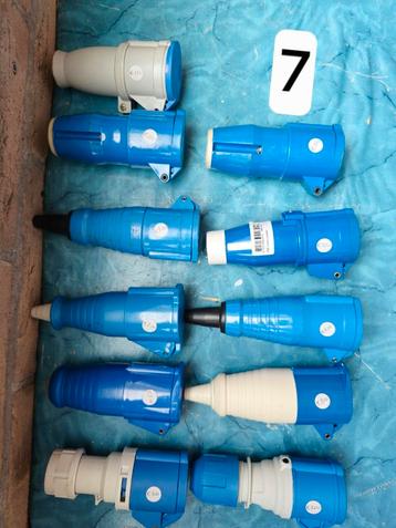 11 CEE contra stekkers (vrouwtje) beschikbaar voor biedingen