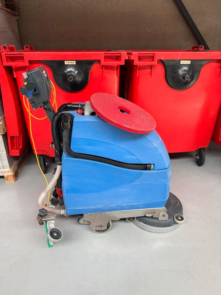 Numatic schrobzuigapparaat TTB4045, Doe-het-zelf en Verbouw, Reinigingsmachines, Gebruikt, Schrobmachine, Ophalen