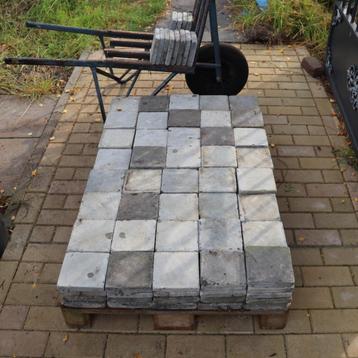 Hardstenen vloertegels 15 x 15 cm. beschikbaar voor biedingen
