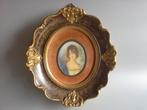 19e eeuws miniatuur schilderij jonge vrouw fraai kader b1, Ophalen of Verzenden