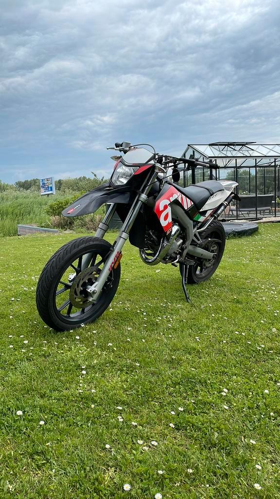 Aprilia sx 50 2016, Fietsen en Brommers, Brommers | Derbi, Zo goed als nieuw, Maximaal 45 km/u, Ophalen