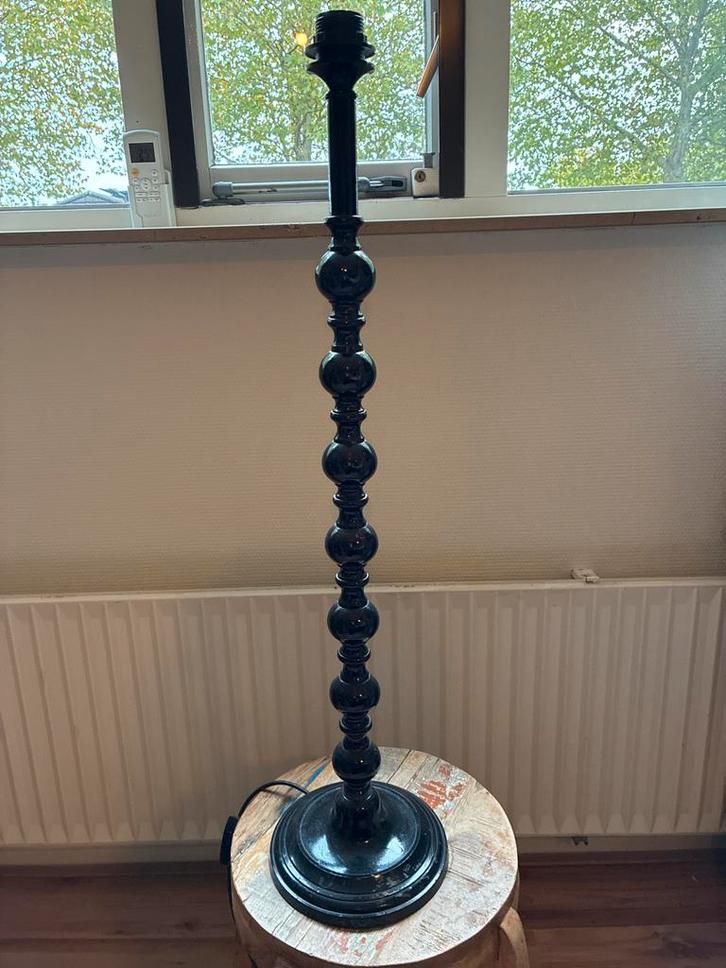Vintage Zwarte Metalen Vloerlamp - 85cm, Huis en Inrichting, Lampen | Vloerlampen, Gebruikt, Minder dan 100 cm, Metaal, Ophalen