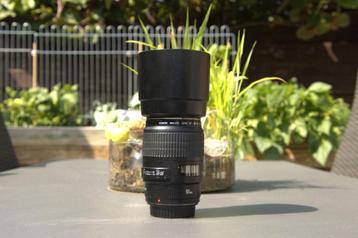 Canon 100mm Macro lens USM beschikbaar voor biedingen