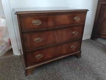 Vintage ladenkast met 3 Laden beschikbaar voor biedingen