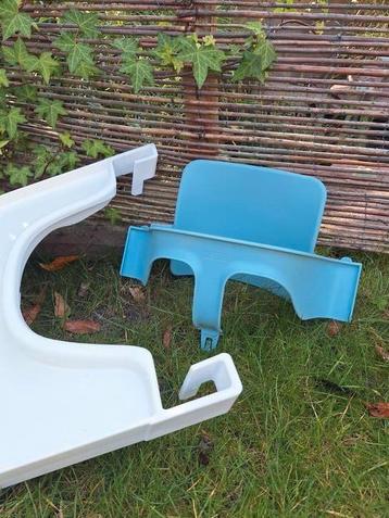 Stokke triptrap stoelverkleiner en tafel  beschikbaar voor biedingen
